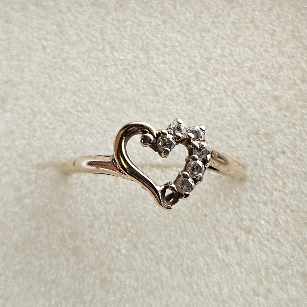 10k Gold Heart Diamond Ring